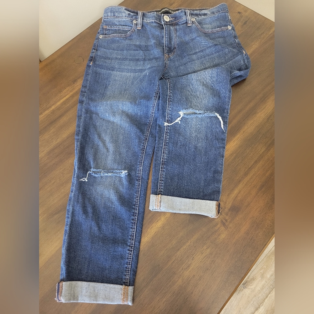 Express Dark Blue Distressed Knee Cropped Jeans. Like New